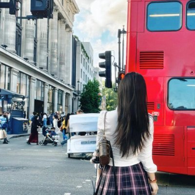 A sophisticated London girl with a heart of gold and a smile that could melt even the coldest of hearts.✨❤️