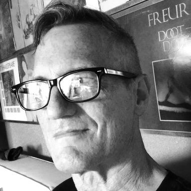 Jason. Tall smarty pants. Sculptor, record collector, cat guy. Ex-DJ. Mid century modern furniture enthusiast.