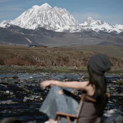 AliceJoell2's profile picture. Exile yourself to some corner of the world. 🌍🏕🏖🏜🏝🏞👑