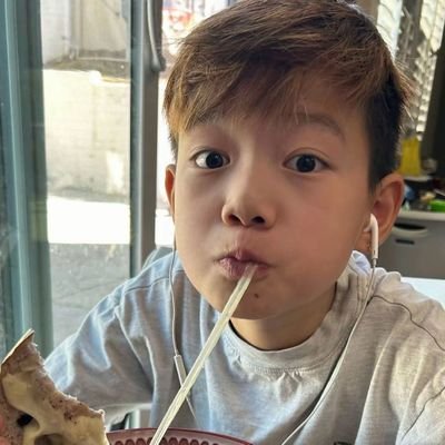 yshji123993's profile picture. 