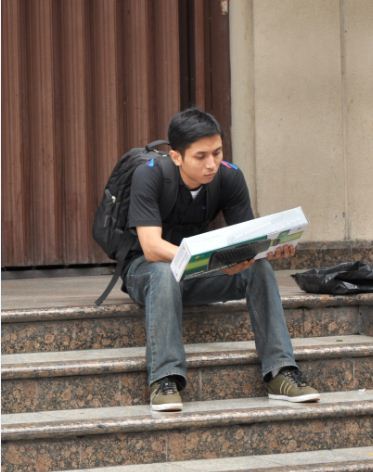 temen bilang kalo gw tuh: baik, sabar, ganteng, n kalem.. oops, sorry.. tuh tadi kata gw sendiri.. gagaga :D