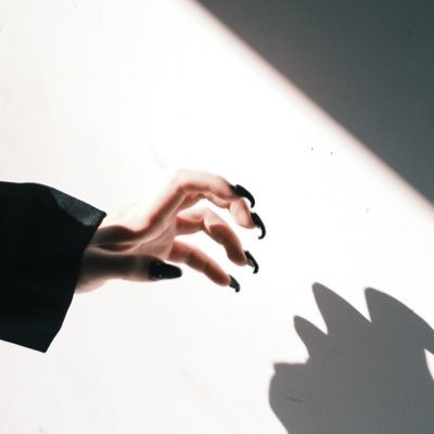 1000_kudlak's profile picture. 〖@vmpbar所属、偶に@vmpbarDB @vmpbarBT〗 175ｾﾝﾁ。鉤爪。高身長王子系？ヴァンパイア。ミュージカルとカフェインとくりまんじゅう先輩が好き。服作り。 #クドラク様ごきげんよう #かるちこごっこ