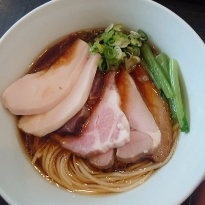 兵庫県神戸市、明石市から美味しいラーメン🍜を食べ歩きます。たまにいろんなグルメを紹介します。50才120キロ