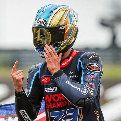 NaranjaDeYogur's profile picture. Ψ.
barely surviving|
I wanna say that Marco is the first rider of the academy- Valentino Rossi

unaisista❤🤍|Del famoso Athletic Club