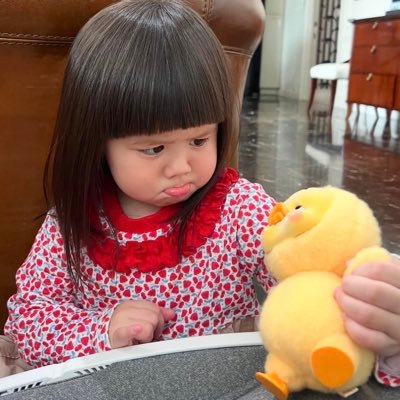 chanatchaaaa's profile picture. 💜💛