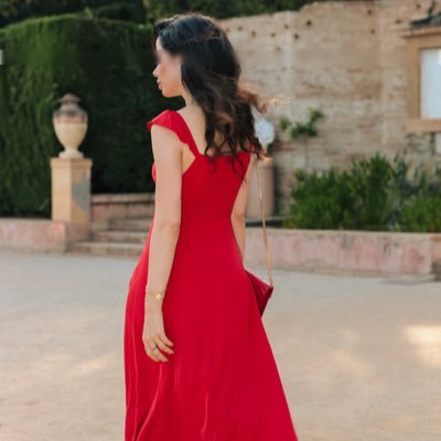 🇪🇸 Rooted in Spain, 🌍 blooming globally. I move with meaning 🧘♀️, savor with passion 🍷, & connect with an open, playful heart 💫💕