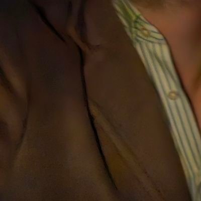 onwardmyhawkmen's profile picture. A sword day, a red day