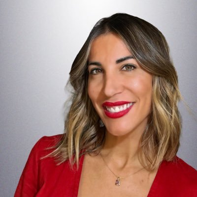 Periodista. Cada mañana siguiendo la actualidad política @enbocade_todos @cuatro. Soy profesora de TV en @Radiofonics Instagram: @albaschez