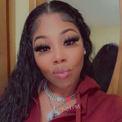 Bow Down To The Queen 👑💋 #Thebeautikueenbrand 👑✨ #Boymom🤞🏽 #Esthetician🧖🏽♀️#BrowQueen 💁🏽♀️ #Mua 💄#LLGutta 🕊