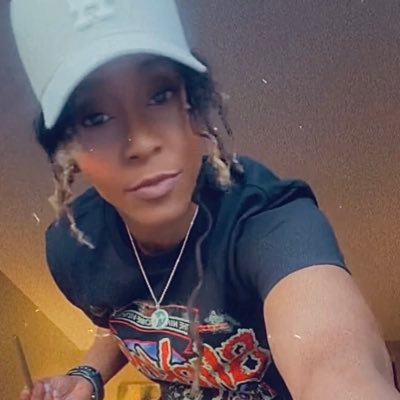 charitylamode's profile picture. “soul music...sh*t that can only be created if you go through it.” (artist . Black siren 🖤🌙 🌹 )