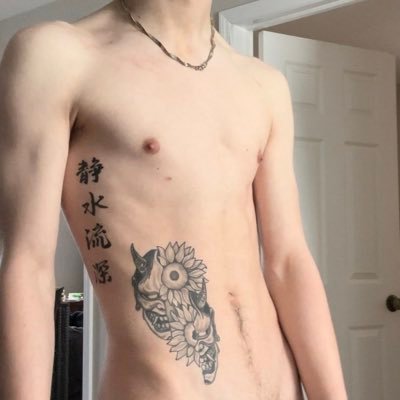 Tattooed 19 Vers Top • Face & Full Videos Uncensored On OF 💦 No PPV | Always raw, Always dripping. https://t.co/j6TZ87Agwo