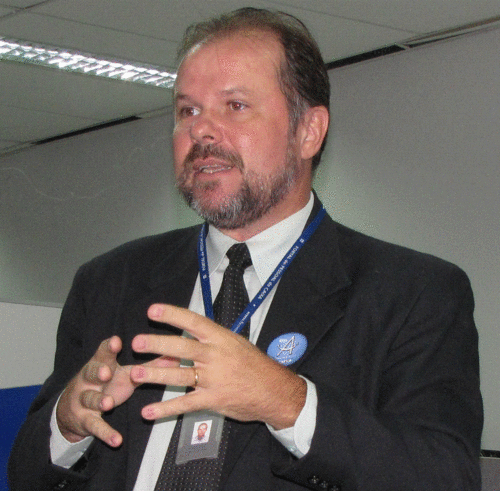 53 anos, economista, bancário, casado, 2 filhos, natalense, abecedista. Áreas de interesse: política, assessoria financeira, corrida de rua e futebol.