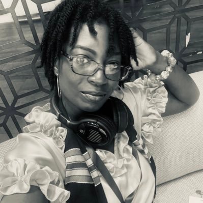 Blogger @ https://t.co/lAY2K0KdOI YT channel: https://t.co/o7xbBOaDda Feminist. Naturalista. Coffee Fiend. #GGMU