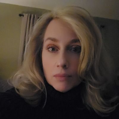 Elizabeth_42i's profile picture. 