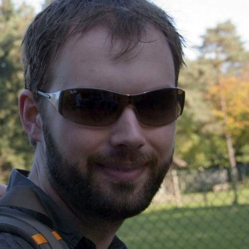 Global Strategist at @cerner with a passion for HxD and creative ways to present & transfer knowledge. Tweets my own.