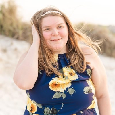 #SeniorSwiftie // evermore / Debut / Rep / Fearless stan // Lover of all things pineapple 🍍 dogs 🐶 and Taylor Swift 💁🏼♀️🎤