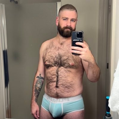 @thatottercub.bsky.social | Now what? 18+ nsfw | 33 y.o. | 🌈