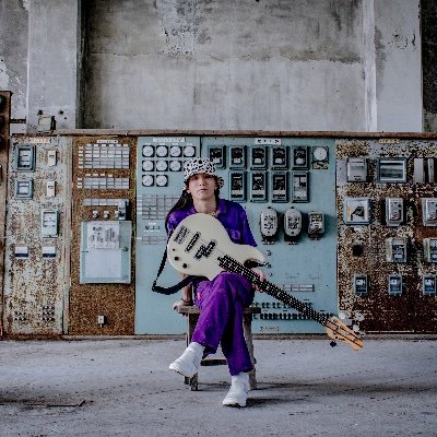 rhinoplastyty's profile picture. ベース弾いてます ロン毛やめました