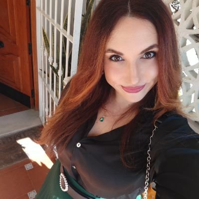 Amante de la buena compañía,los animales,la naturaleza,romántica,gamer,pilates,la familia,la lectura,la música,el cine,los shiba inu, viajar y la mitología.