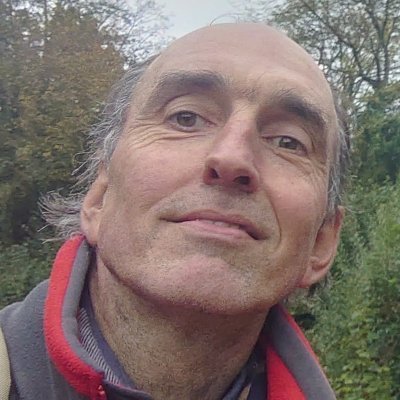 SP-lid, lid CAN (nietroker), atheïst, Max Verstappenfan, volgevaccineerd, podcastluisteraar;
Dutch guy, anti-Trumper, watches MSNBC online, aviation enthusiast