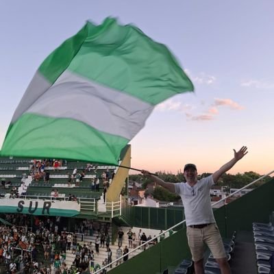 Felizmente casado con Carolina. Padre de Valentina y Emma. Maestro Mayor de Obras. Asesor Sanitarista. Hincha de Banfield.