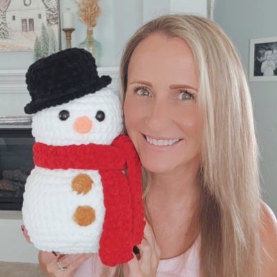 KnotsMerryYarn's profile picture. Emily
🎀 Pattern Designer
🧶Crochet Tips
✌️Patterns on Etsy & Ribblr