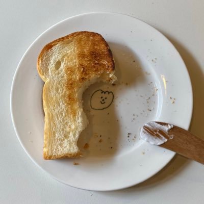 ashitanopan__'s profile picture. 2025年4月〜 ロンドン🇬🇧 '96 | 大阪 | 音楽 | 読書| パン屋・カフェ巡り | お笑い #yms2025 #イギリスワーホリ