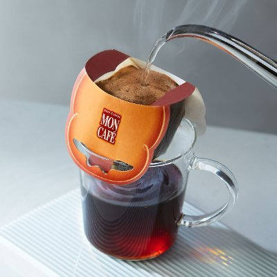 MON CAFÉ(モンカフェ) ドリップ コーヒーの公式アカウントです。モンカフェはフィルターがコーヒーに浸からないからブラックがおいしい☕皆さんからの #今日のモンカフェ 報告も募集中!勝手ながら引用ポストやマイスター認定をさせて頂くことがあります😊 ※原則リプライやDMへのご返信は行っておりません。
