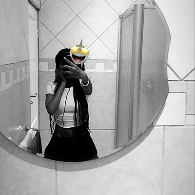 Dark skin baddie🤭
Favorite female rapper is Glo
Favorite male rapper is Kendrick Lamar
My favor male singer is the weekend
Favorite female singer is SZA