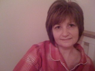 Mum to Kales. partner to Mike...Loves rag quilting, crochet, baking, cooking, reading, close friends, walking, fitness, gin and lemonade
