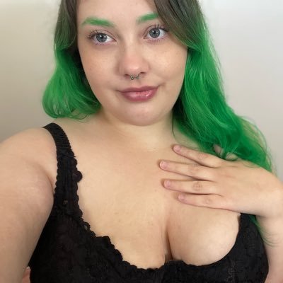 marshmallowelf's profile picture. 🔞 21+ / 5ft natural stoner nymph milf 🧚🏻✨