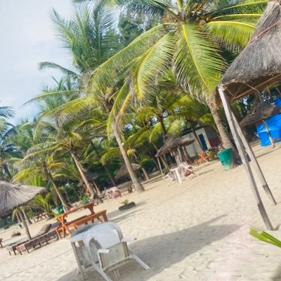 The Gambia 🇬🇲is the smallest country on mainland Africa, located in West Africa and almost entirely surrounded by Senegal,