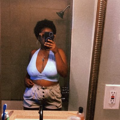 ❤️ follow me on ig _ashiannahh | pretty and unbothered| your kinky fairy 🧚♂️ 🍭| $15 entry fee or leave a tip