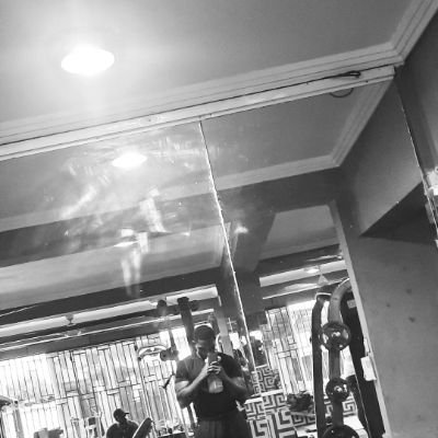 A fitness enthusiast who's all about living a healthy, active lifestyle. Follow me for workout tips, nutrition advice, and motivation. #SoreTodayStrongTomorrow