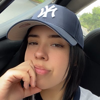 iamkyssel_'s profile picture. 27 años, afiliada en twitch y artista aveces, hago directos casi todos los días! 👾✨