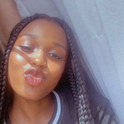 Ambivert |Christian 😌|anatomist 🫀🫁| nail tech 💅
|DM for ads and Promo📩