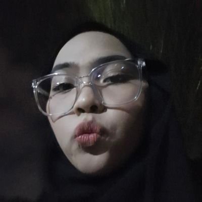 crabwithluvv's profile picture. nyeeowww