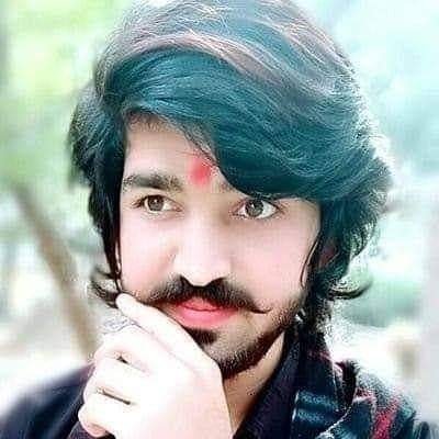 बेधर्मियो से सनातन
की रक्षा हेतु लड़ना सीखो,
नहीं लड़ सकते तो जो
लड़ रहा हे उसके साथ
खड़े होना सीखो।