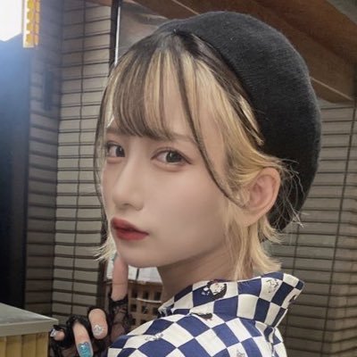 私たちは友達になり、一緒にデートや会話を楽しむことができます。一緒に買い物をして、親密なカップルの楽しさを味わう,LINEで私を追加してくださ