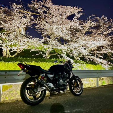 福岡でバイク乗ってます!よかったら一緒に走りましょ〜! CB400sf CB1300sf ハリアー インスタもフォローしてもらえたら嬉しいです!