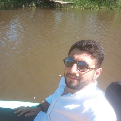 GÜLÜMSEMEK ADALETİ BOZUK DÜZENE SESSİZ BİR KÜFÜRDÜR GÜLÜMSEYİN....
.