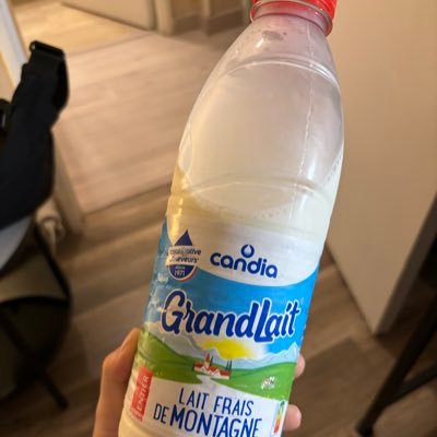 yaginonahajuice's profile picture. フランスのクロワッサンをもう一度食べたい