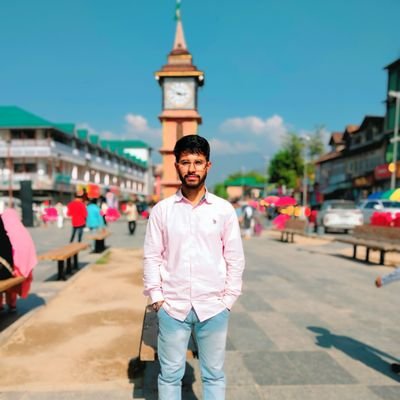 Student-avid reader-urdu retro aficionado-an absolute pet lover & perennially hungry for aab_Gosht - Happy_go_lucky_person