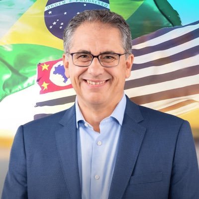 Economista pela USP. Deputado Federal para o 5º mandato consecutivo. Vice-líder do governo Lula no Congresso Nacional.