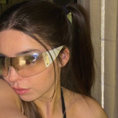 r3db1ue's profile picture. glorified just chatting streamer :))