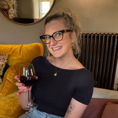 yasnimnicole's profile picture. mostly music and bunnies ✨ insta: nimsaynicole 📸