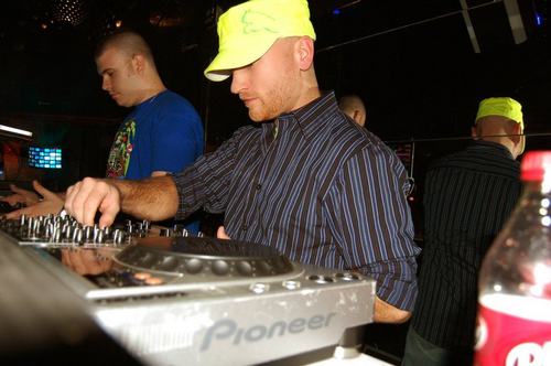 Dj AUDIX began producing Electro House in 2007, has recently been producing COMPLEXTRO, Future House, also Hip Hop Beats