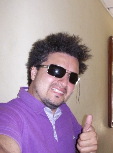 Tunotamusical me gusta ver la vida de colores no a blancoynegro amo el mar como buen caribe y soy mente abierta para divertirme sanamente y quedamos KONKIKIKON