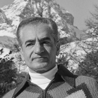 firoozehtale's profile picture. ای دشمن اَر تو سنگ خاره‌ای من آهنم،
  جان من فدای خاک پاک میهنم