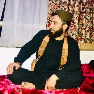 إذَا لَمْ تَسْتَطِعْ أنْ تَكُوْنَ أسدأً
لِلْحَقِّ فَلا تكُنْ كَلْباً لِلْبَاطِلِ